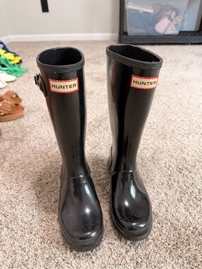 Hunter Kids Black Gloss Rain Boots with Side Buckle